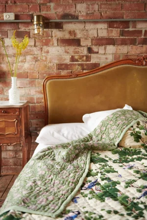 One Hundred Stars Acer Green Bedspread