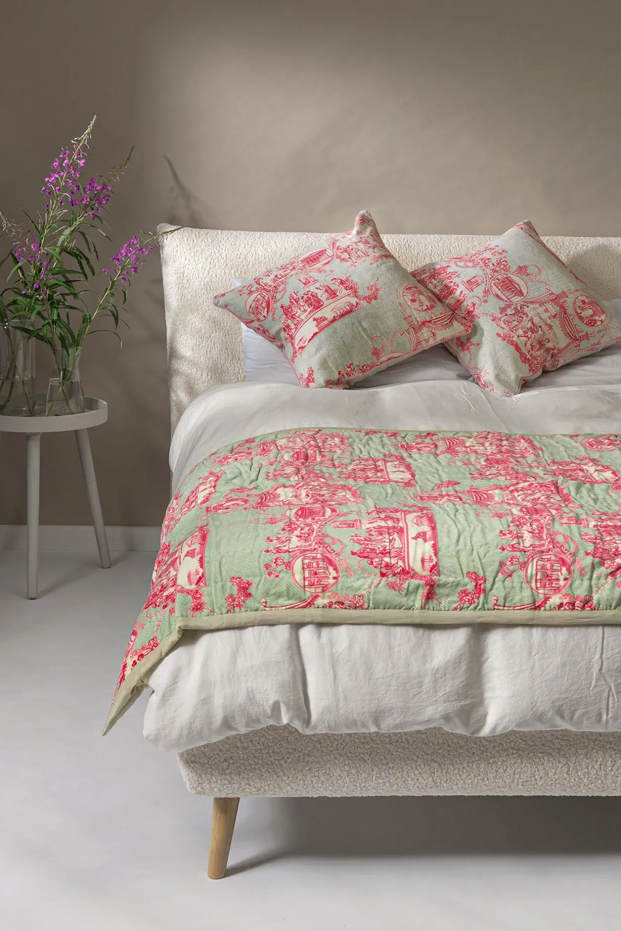 One Hundred Stars Ancient Column Pink Velvet Throw