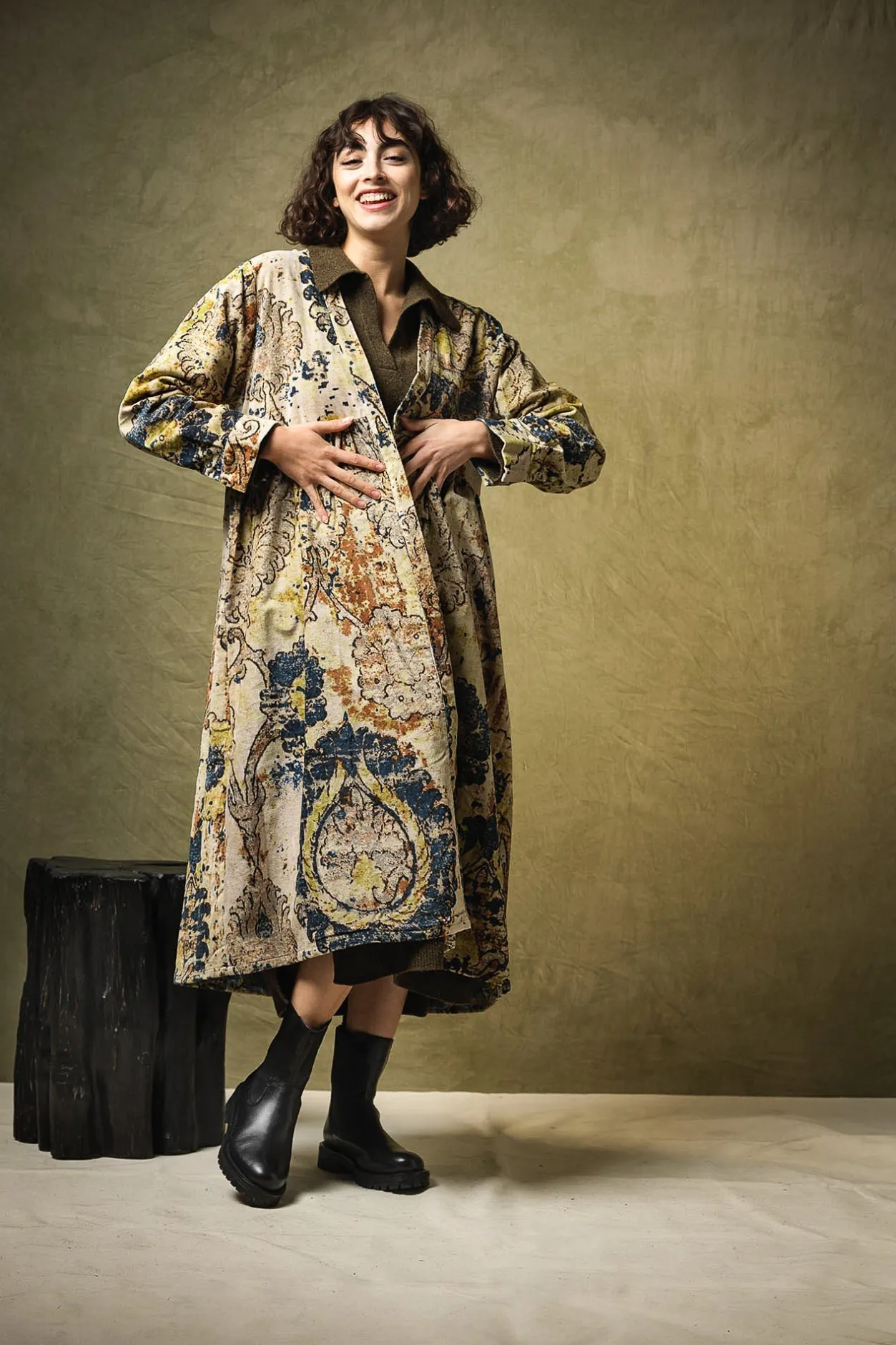 Women One Hundred Stars Dhurrie Taupe Velvet Duster Coat