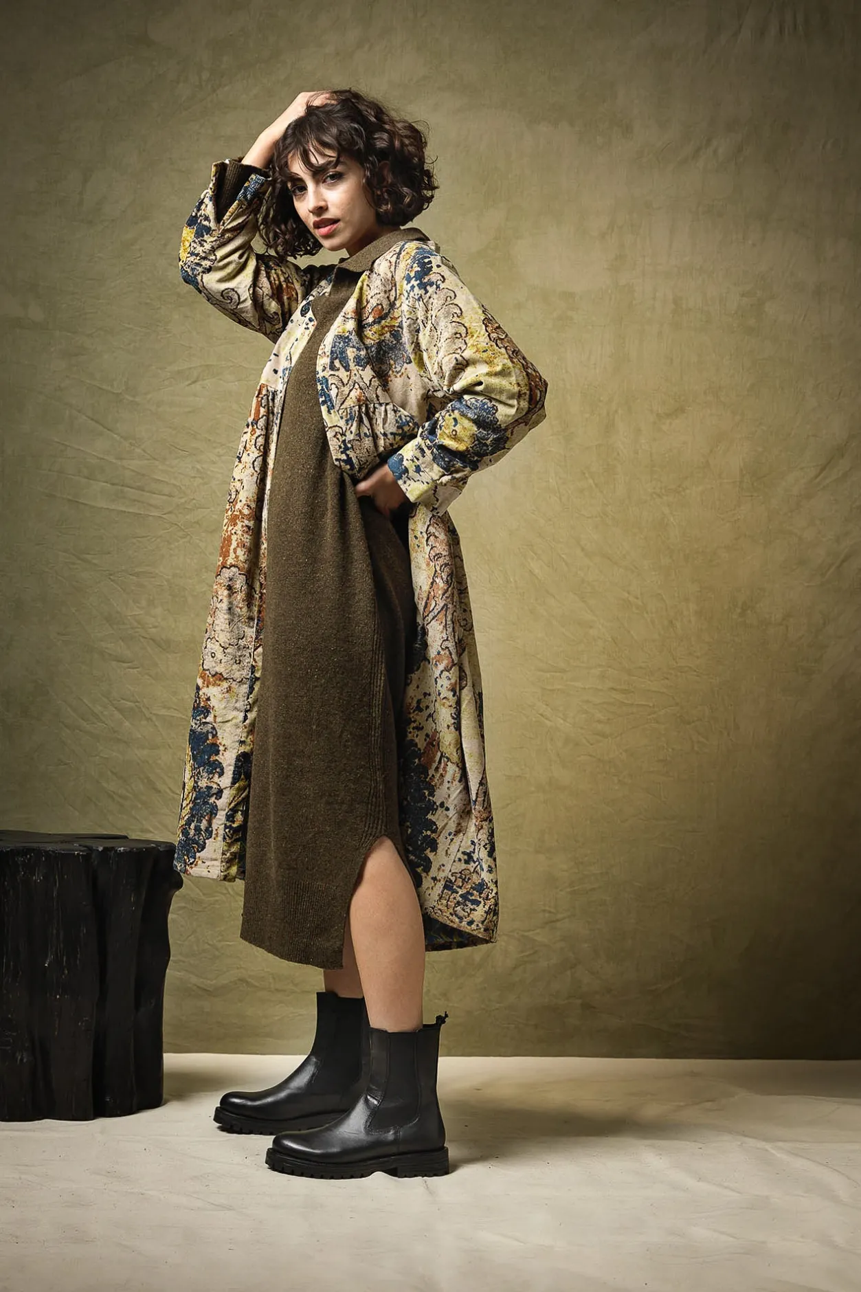 Women One Hundred Stars Dhurrie Taupe Velvet Duster Coat