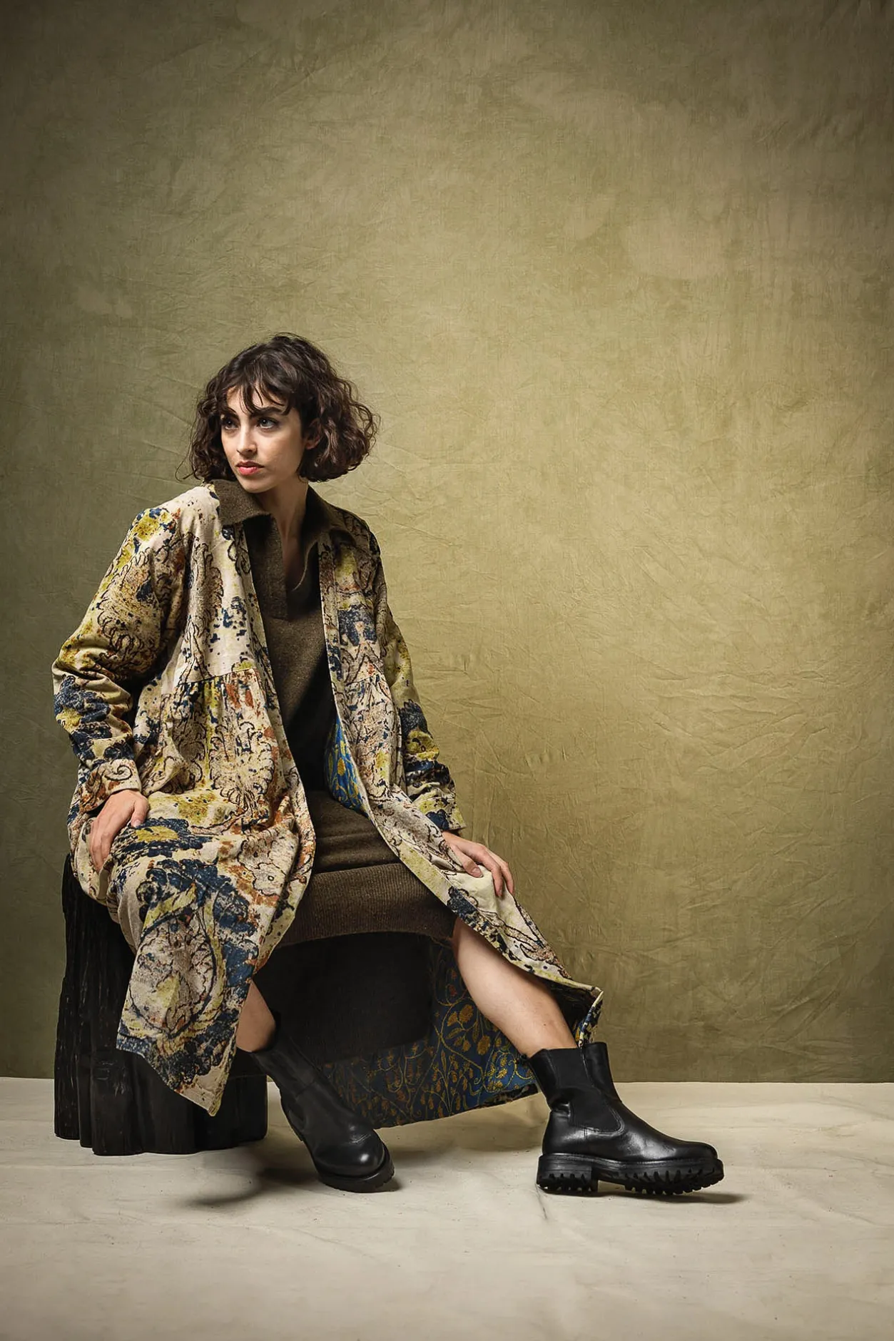 Women One Hundred Stars Dhurrie Taupe Velvet Duster Coat