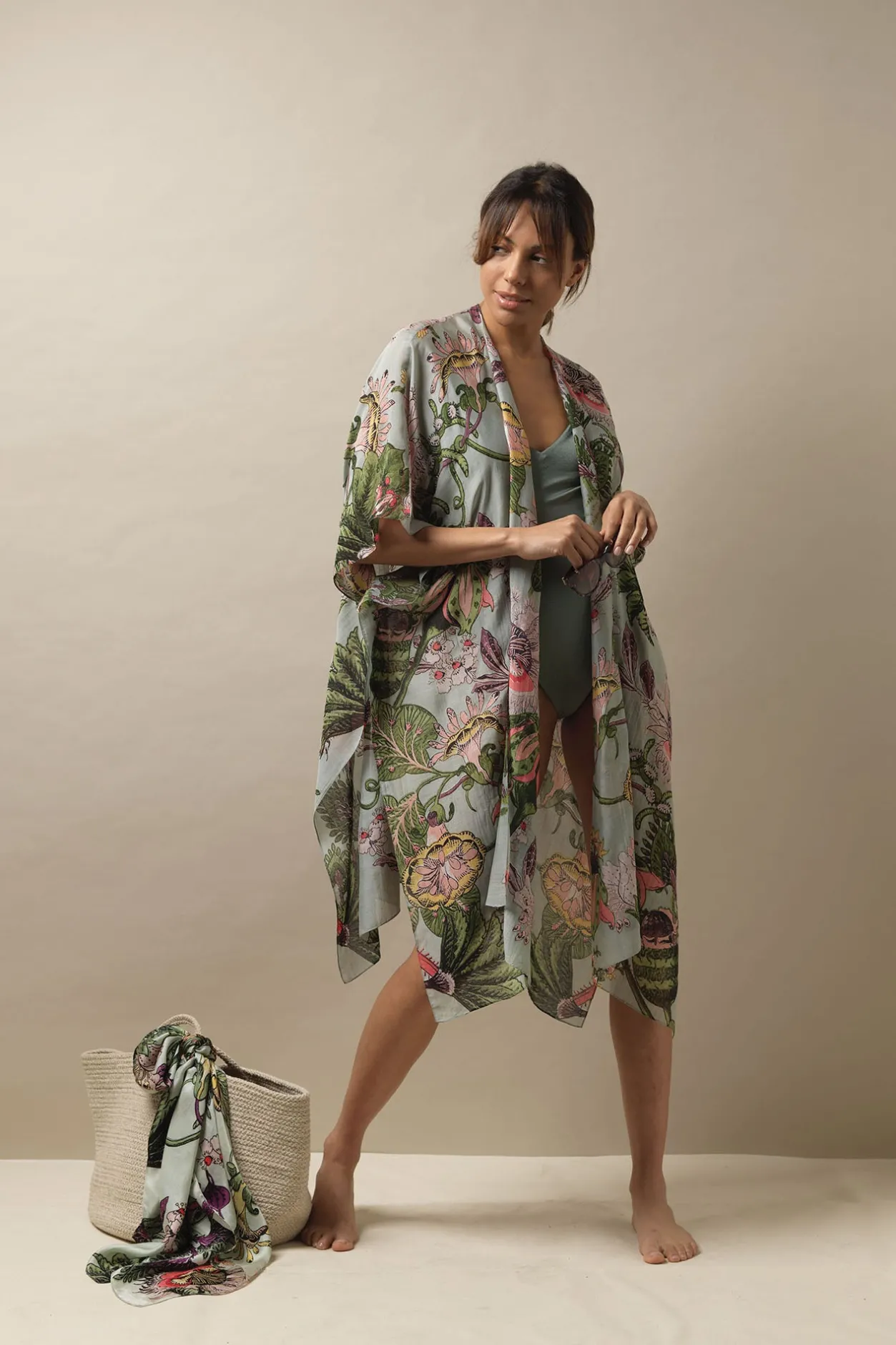 Women One Hundred Stars Eccentric Blooms Putty Throwover