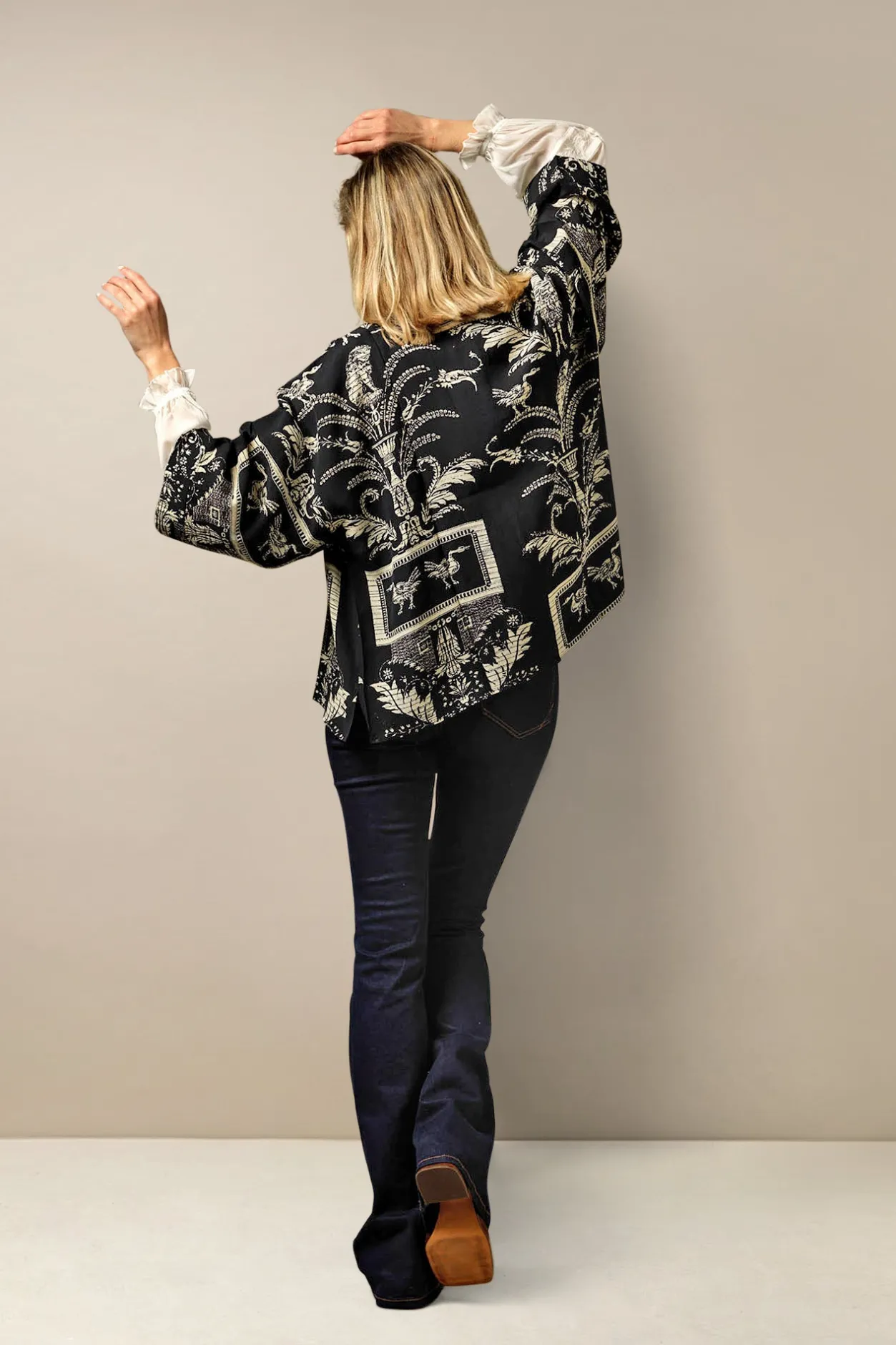 Women One Hundred Stars Vintage Damask Black Crepe Kimono