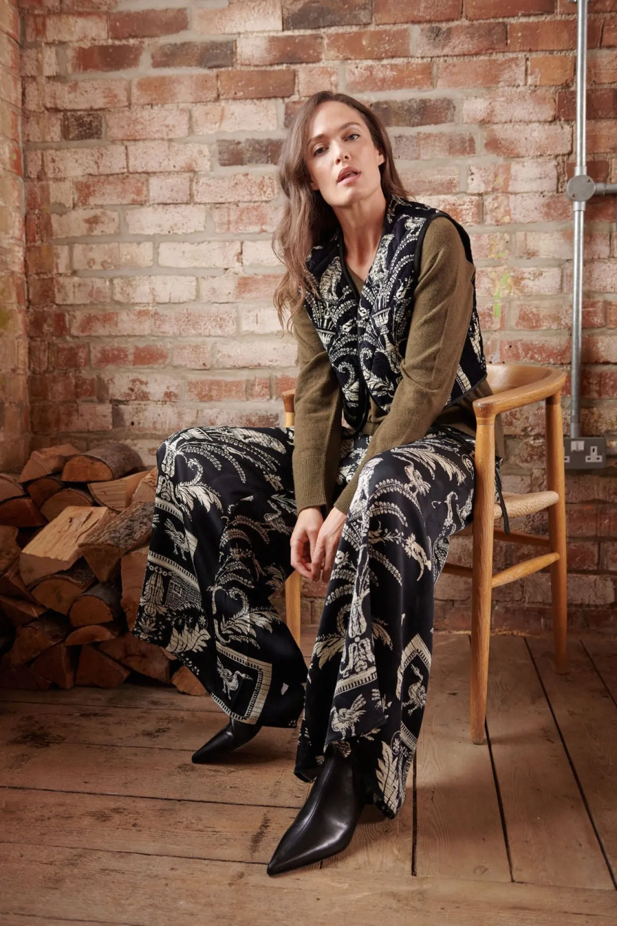 Women One Hundred Stars Vintage Damask Black Gilet