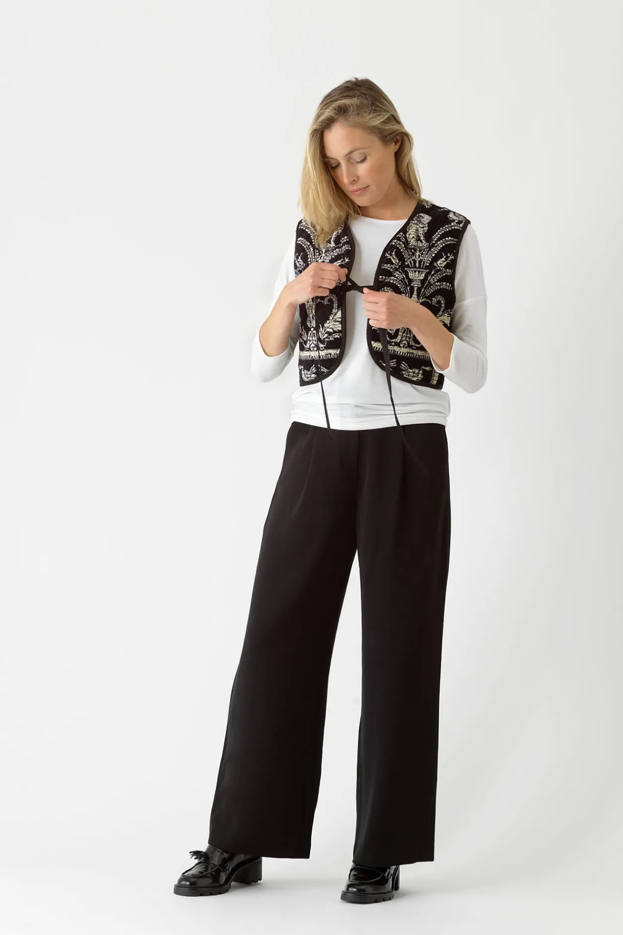 Women One Hundred Stars Vintage Damask Black Gilet