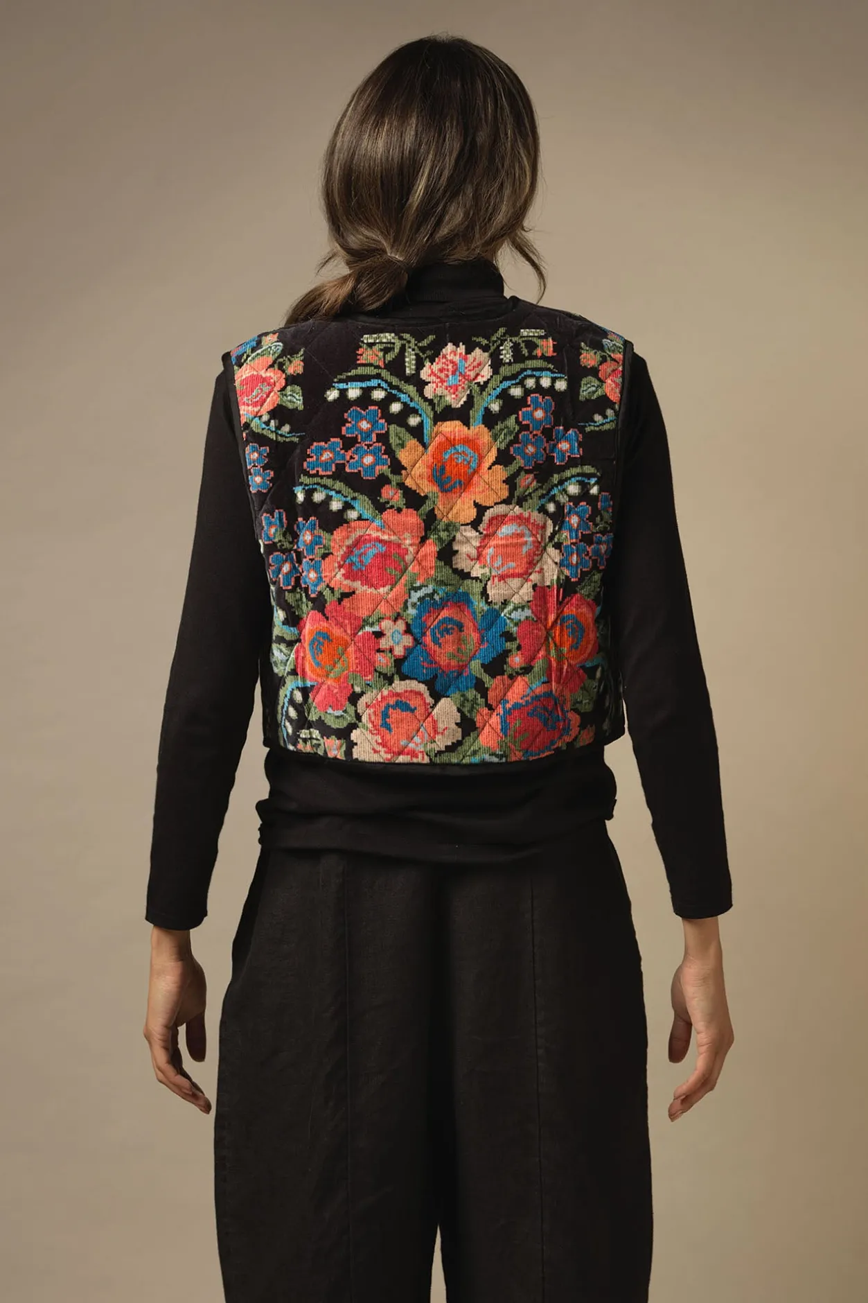Women One Hundred Stars Woven Flower Black Gilet